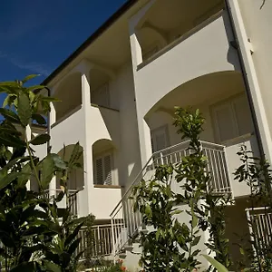 Aparthotel Tina, Vada